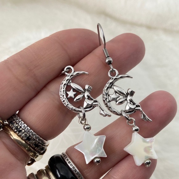 Mother of pearl stars moon fairy dangly earrings - Picture 10 of 13